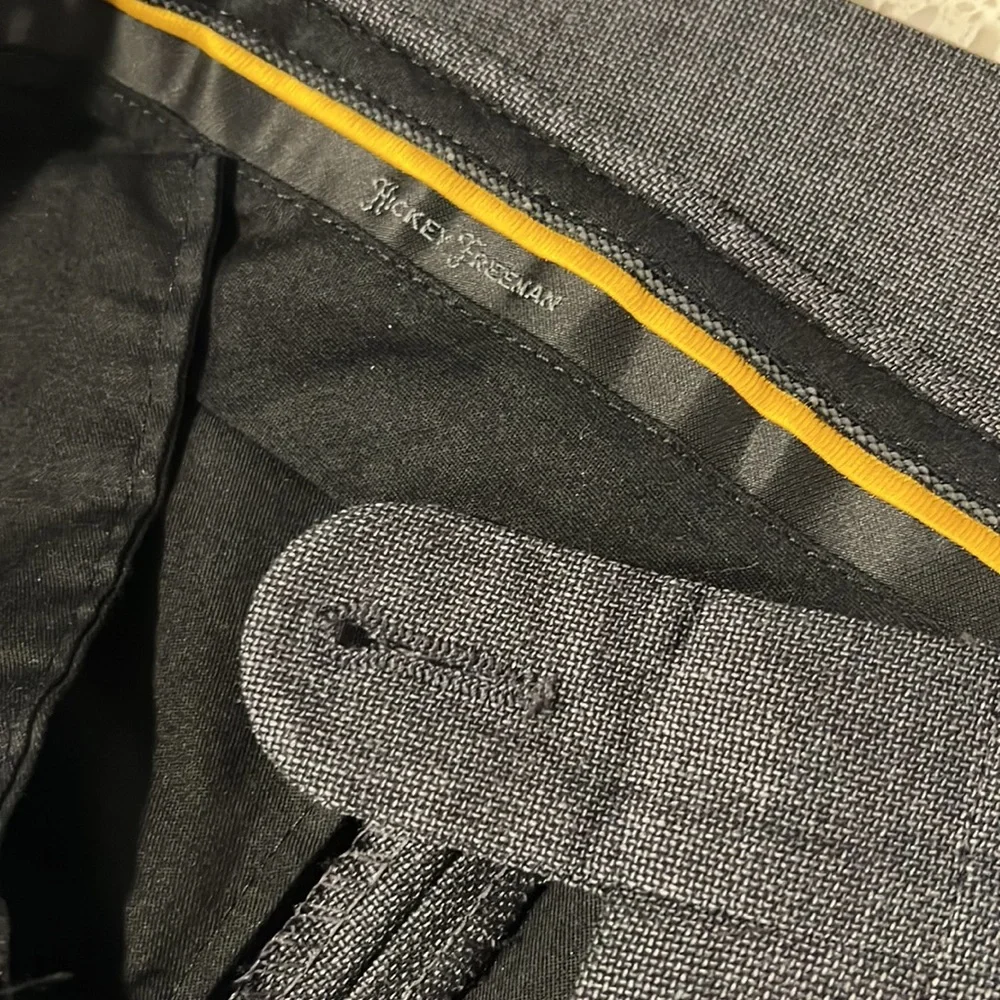 Hickey Freeman grey suit 42R | beautiful details - Picture 9 of 9